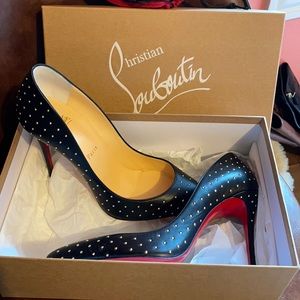 New-Never worn pair of “red bottom” heels With base color black